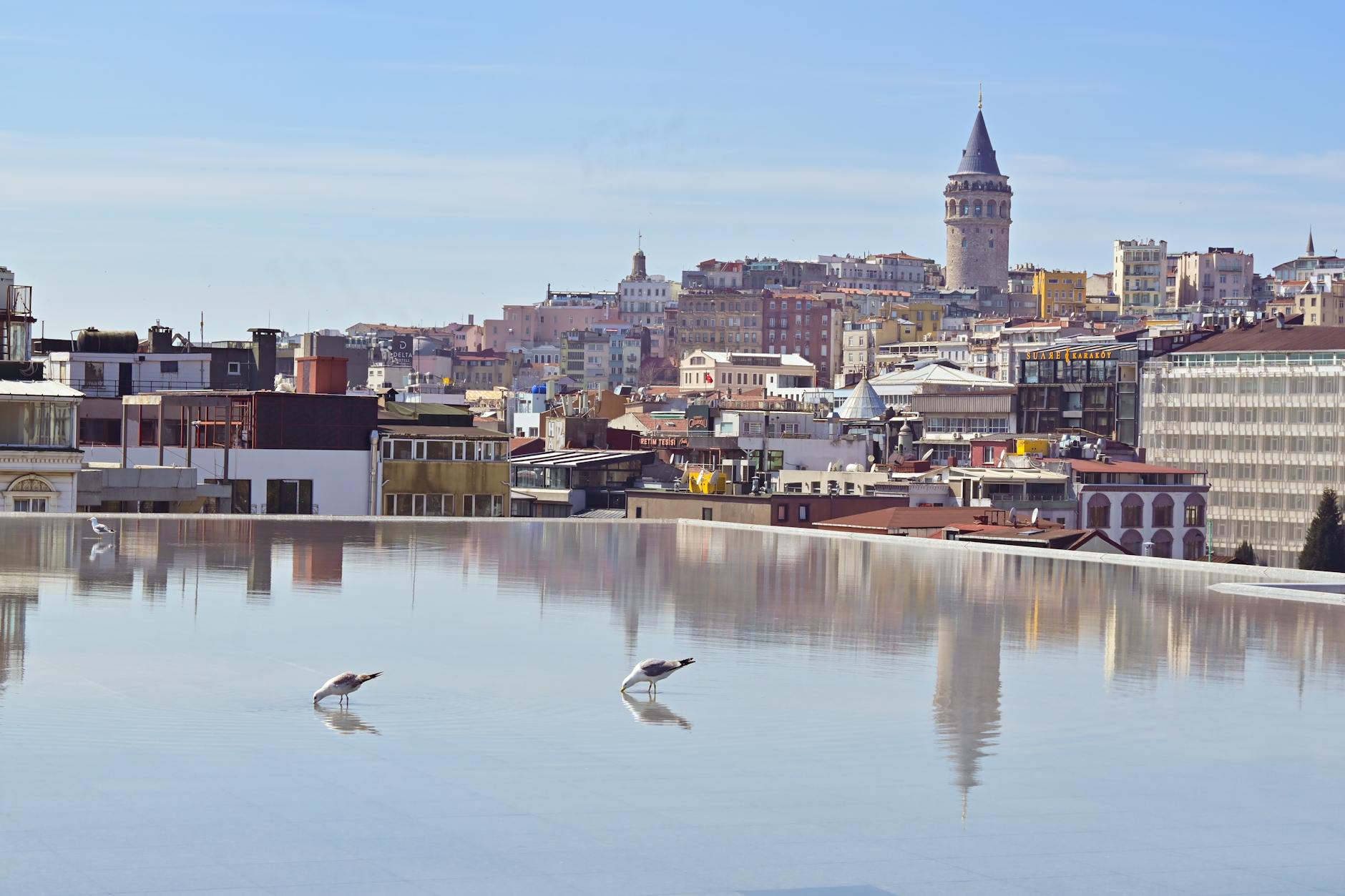 카라쾨이 건물 꼭대기에 숨겨진 러시아 정교회 방문법과 골목 산책 경로
