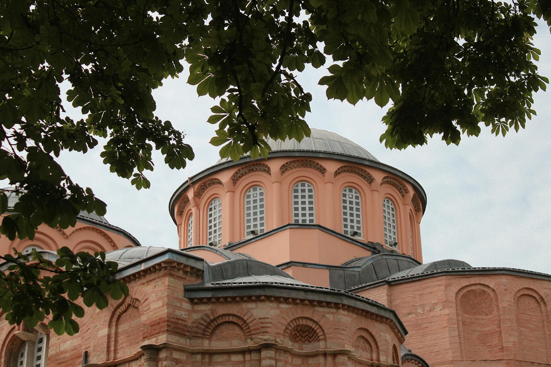 제이레크 언덕의 오래된 골목과 비잔틴 건축을 잇는 산책 코스와 관람 포인트